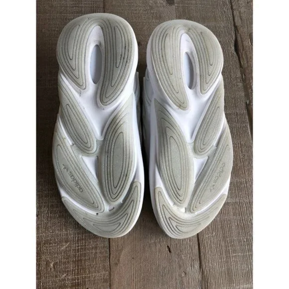 ADIDAS OZELIA women white leather shoes size 7.5